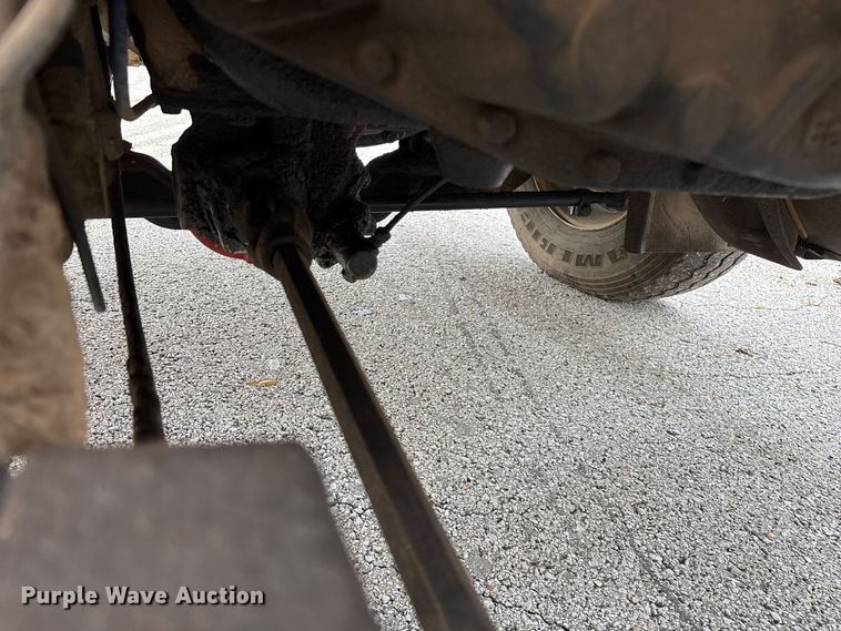 image for item EN5622 1998 Volvo VN dump truck