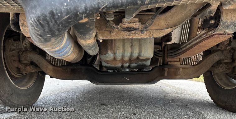 image for item EN5622 1998 Volvo VN dump truck