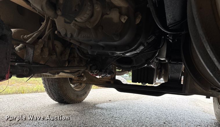 image for item EN5622 1998 Volvo VN dump truck