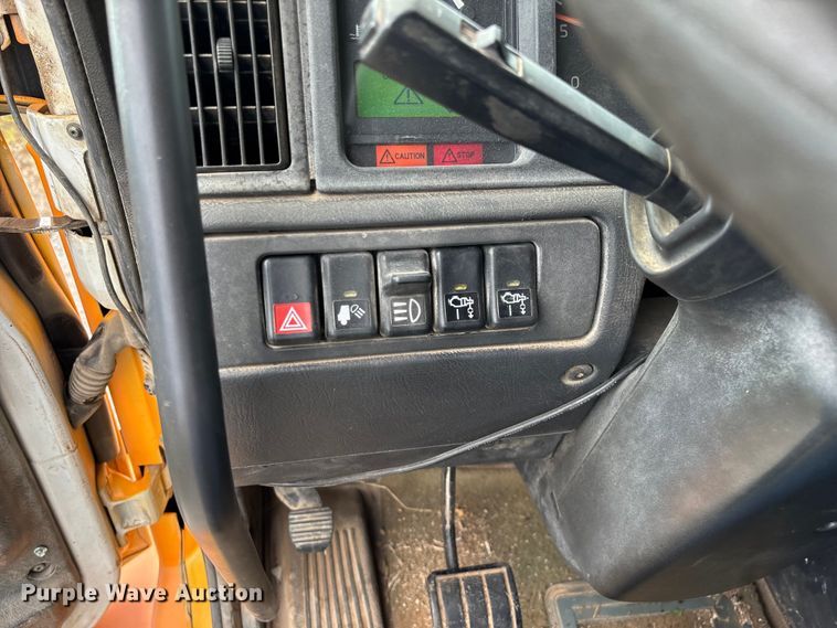 image for item EN5622 1998 Volvo VN dump truck