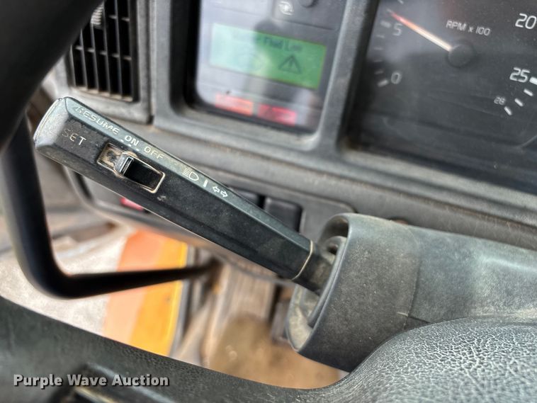 image for item EN5622 1998 Volvo VN dump truck