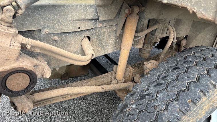 image for item EN5622 1998 Volvo VN dump truck