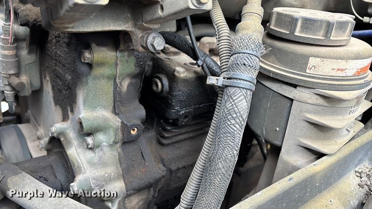 image for item EN5622 1998 Volvo VN dump truck