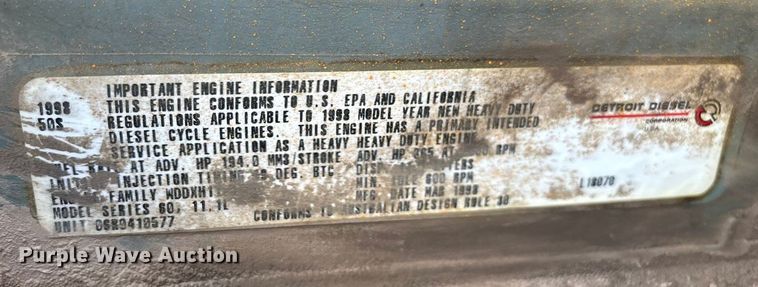 image for item EN5622 1998 Volvo VN dump truck