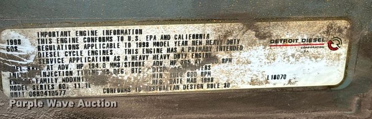 image for item EN5622 1998 Volvo VN dump truck