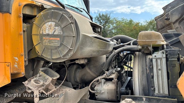 image for item EN5622 1998 Volvo VN dump truck