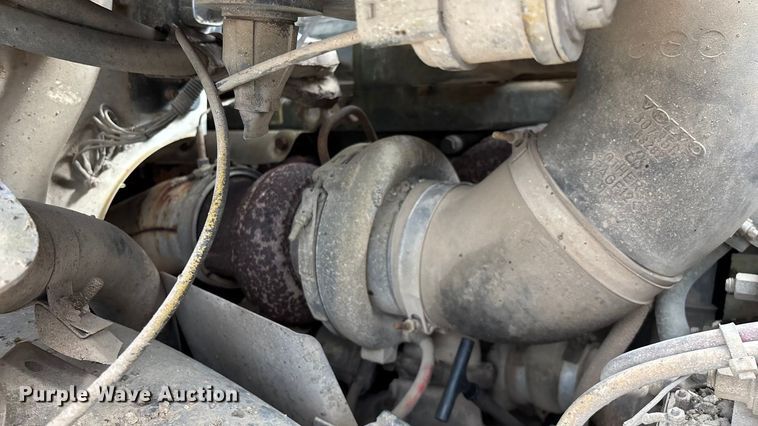 image for item EN5622 1998 Volvo VN dump truck