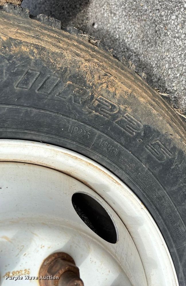 image for item EN5622 1998 Volvo VN dump truck