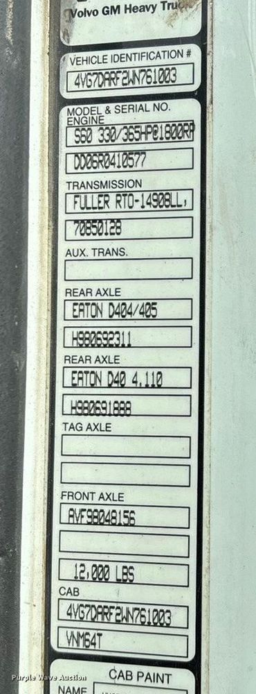 image for item EN5622 1998 Volvo VN dump truck