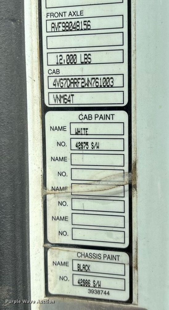 image for item EN5622 1998 Volvo VN dump truck