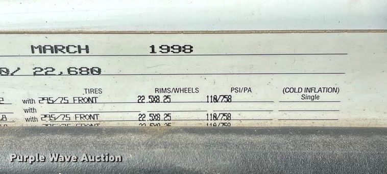 image for item EN5622 1998 Volvo VN dump truck