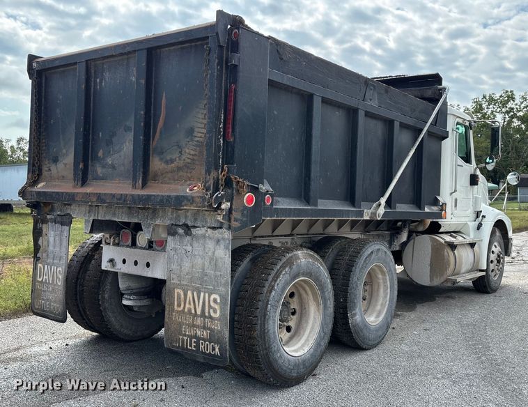 image for item EN5624 2009 International 9200i dump truck