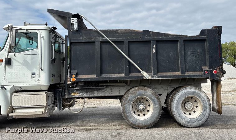 image for item EN5624 2009 International 9200i dump truck