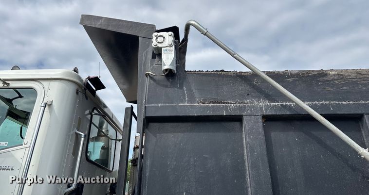 image for item EN5624 2009 International 9200i dump truck