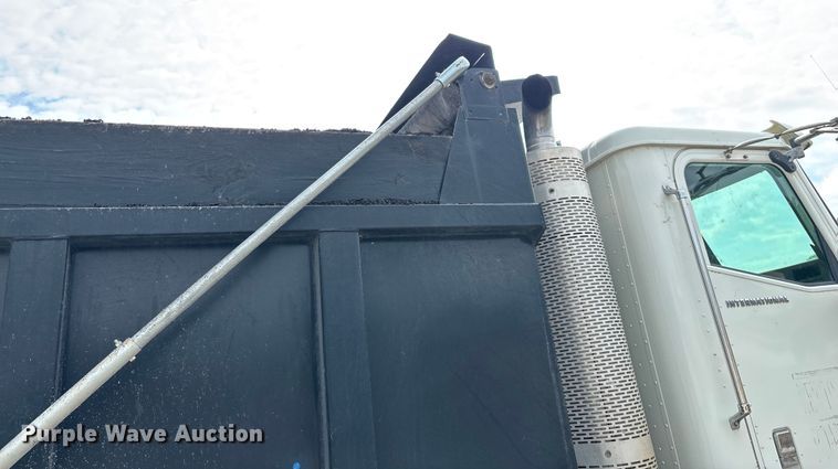 image for item EN5624 2009 International 9200i dump truck