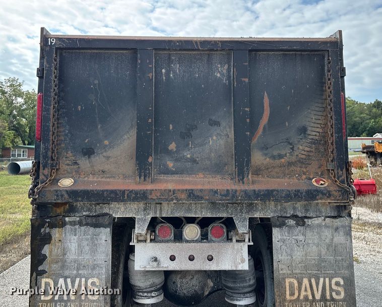 image for item EN5624 2009 International 9200i dump truck