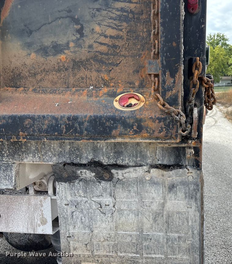 image for item EN5624 2009 International 9200i dump truck