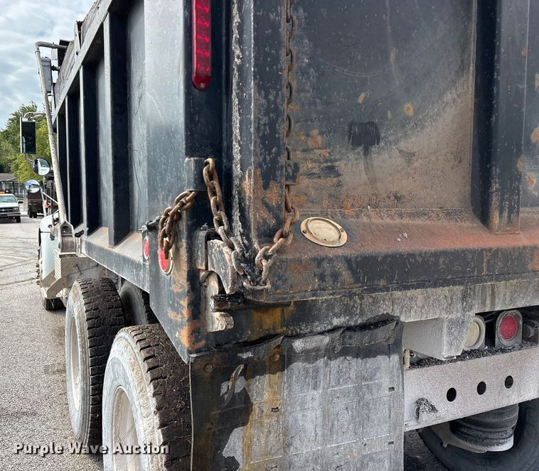 image for item EN5624 2009 International 9200i dump truck