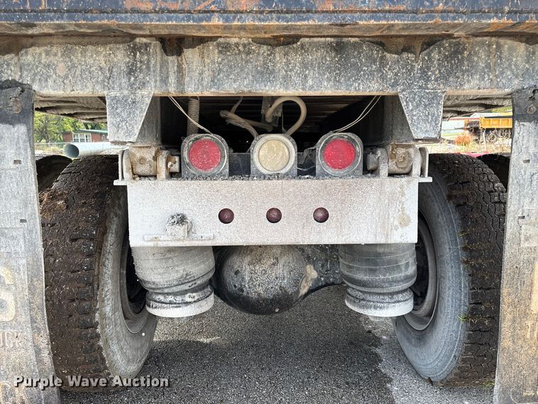 image for item EN5624 2009 International 9200i dump truck