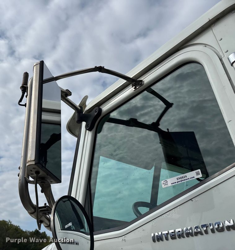 image for item EN5624 2009 International 9200i dump truck