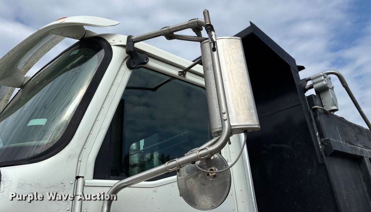 image for item EN5624 2009 International 9200i dump truck