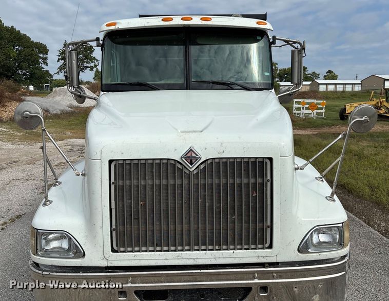 image for item EN5624 2009 International 9200i dump truck