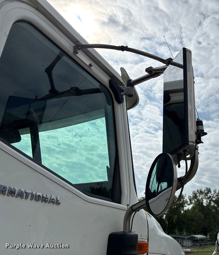 image for item EN5624 2009 International 9200i dump truck