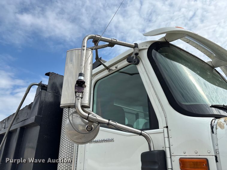 image for item EN5624 2009 International 9200i dump truck