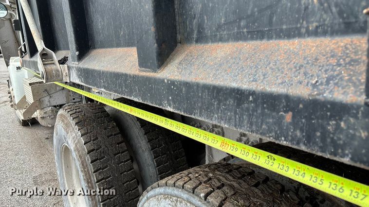 image for item EN5624 2009 International 9200i dump truck