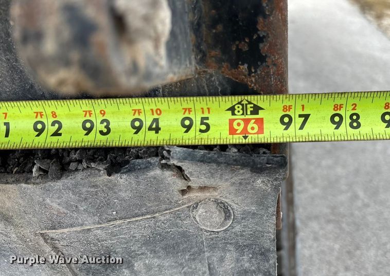 image for item EN5624 2009 International 9200i dump truck