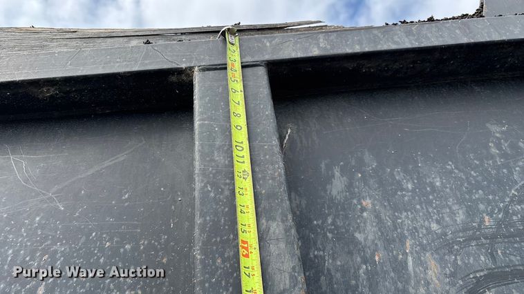 image for item EN5624 2009 International 9200i dump truck