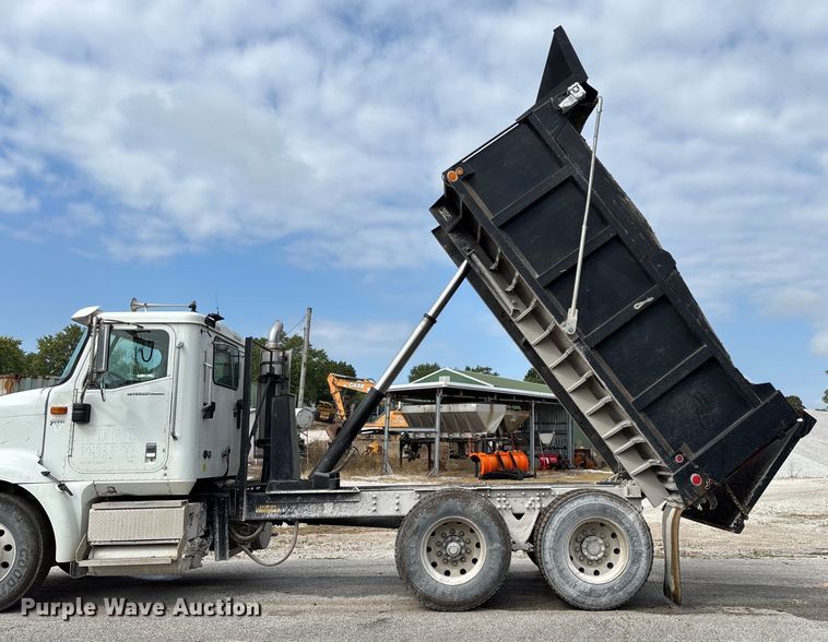 image for item EN5624 2009 International 9200i dump truck