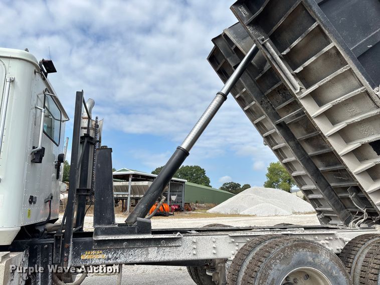 image for item EN5624 2009 International 9200i dump truck