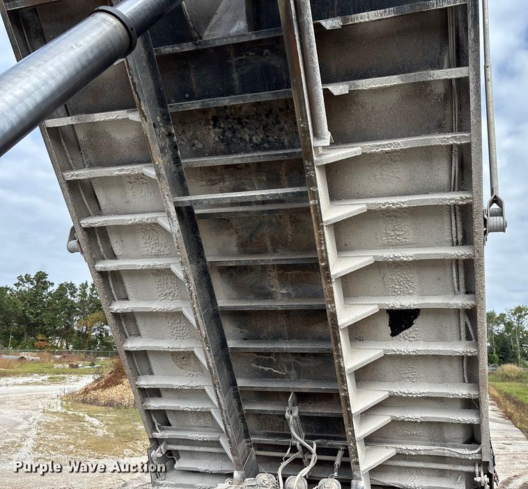 image for item EN5624 2009 International 9200i dump truck