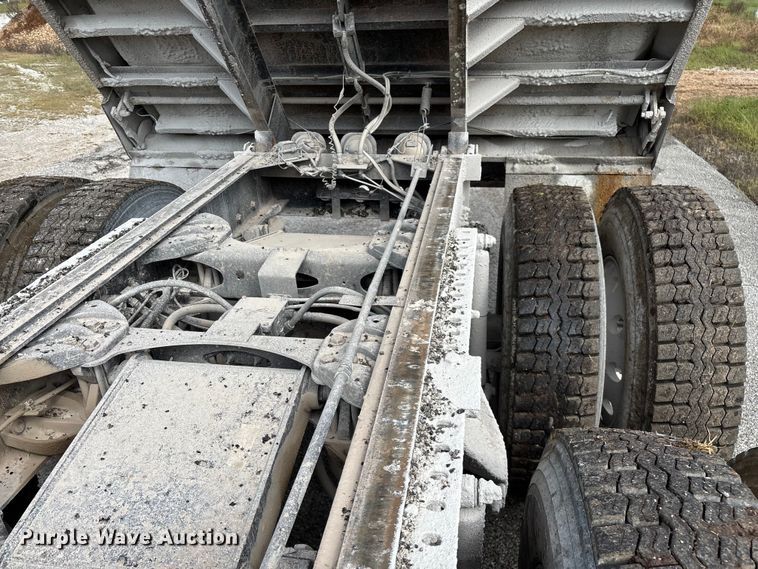 image for item EN5624 2009 International 9200i dump truck