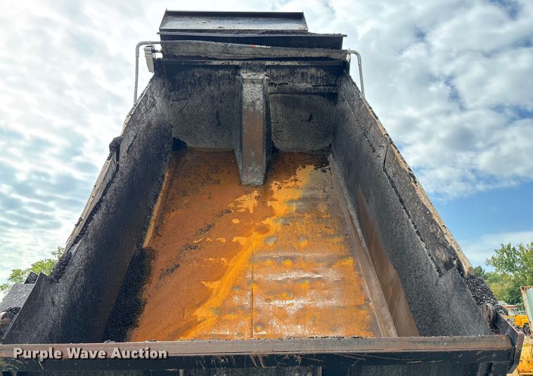 image for item EN5624 2009 International 9200i dump truck