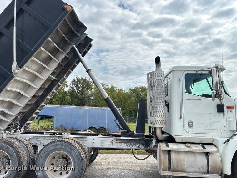 image for item EN5624 2009 International 9200i dump truck