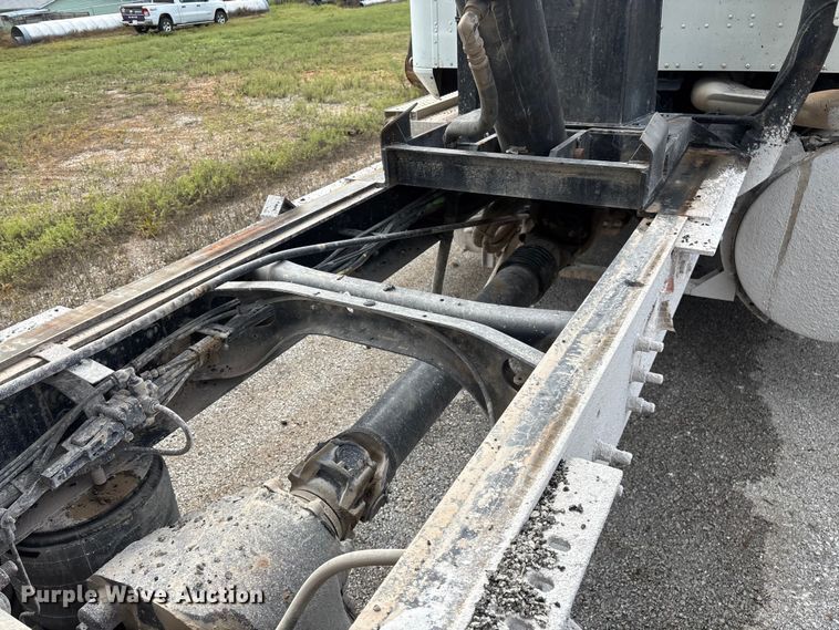 image for item EN5624 2009 International 9200i dump truck