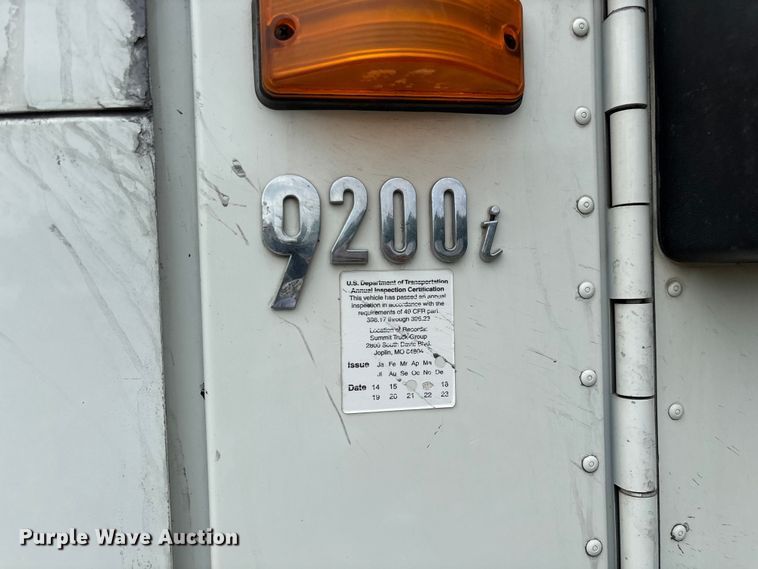 image for item EN5624 2009 International 9200i dump truck