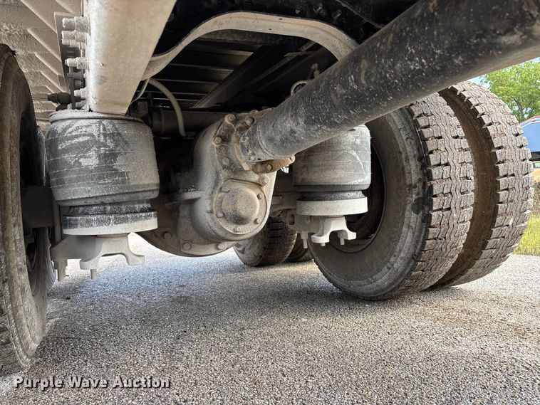 image for item EN5624 2009 International 9200i dump truck