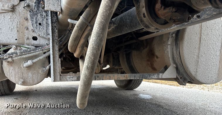 image for item EN5624 2009 International 9200i dump truck