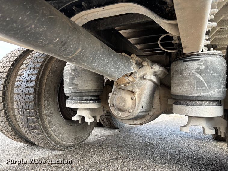 image for item EN5624 2009 International 9200i dump truck