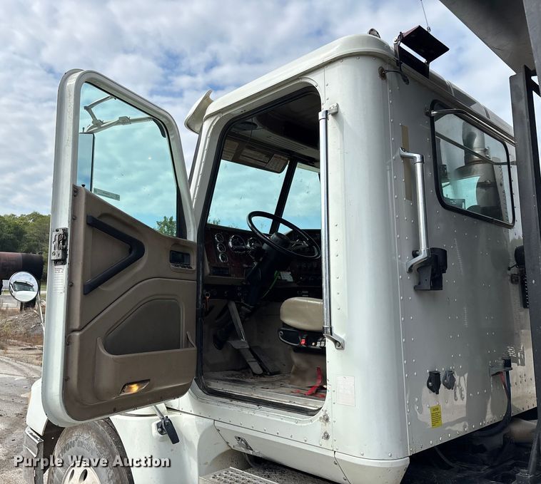 image for item EN5624 2009 International 9200i dump truck