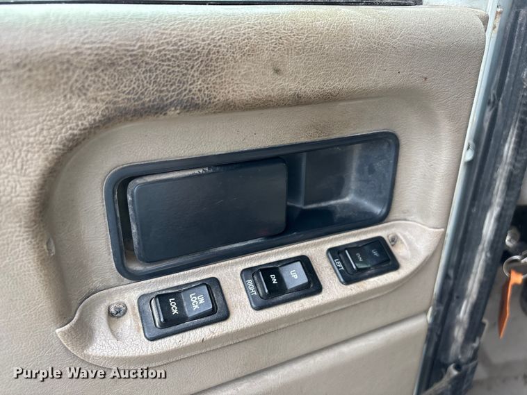 image for item EN5624 2009 International 9200i dump truck