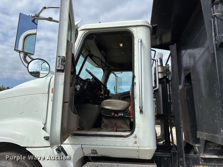 image for item EN5624 2009 International 9200i dump truck