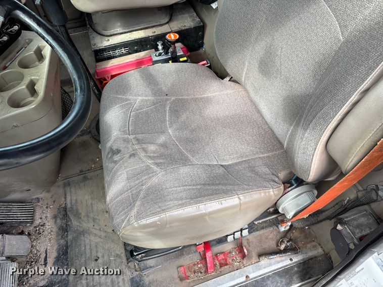 image for item EN5624 2009 International 9200i dump truck