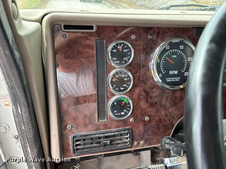 image for item EN5624 2009 International 9200i dump truck