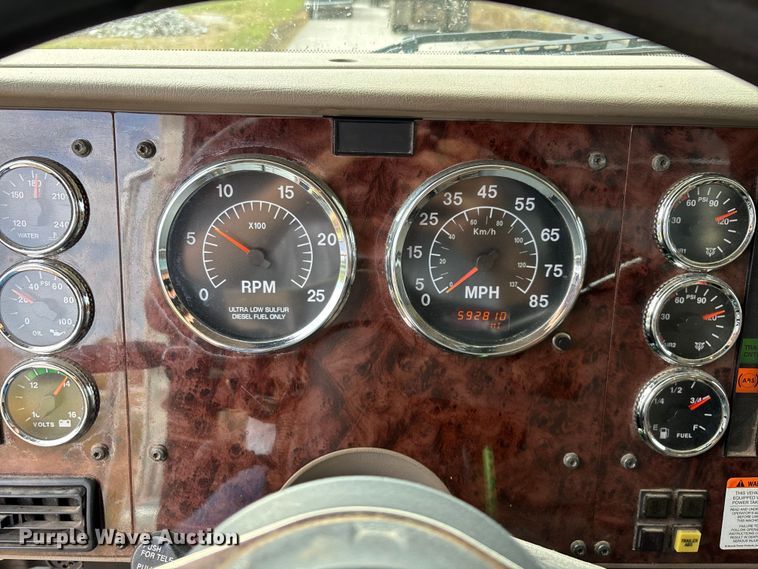 image for item EN5624 2009 International 9200i dump truck