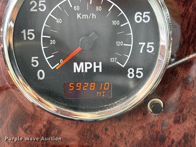 image for item EN5624 2009 International 9200i dump truck