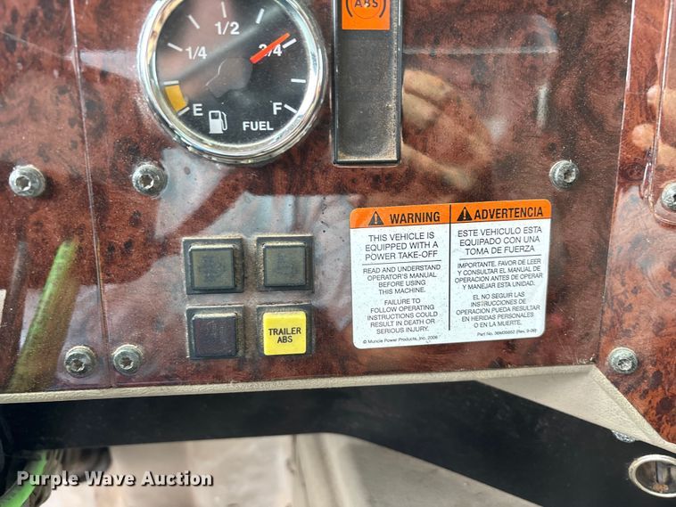 image for item EN5624 2009 International 9200i dump truck